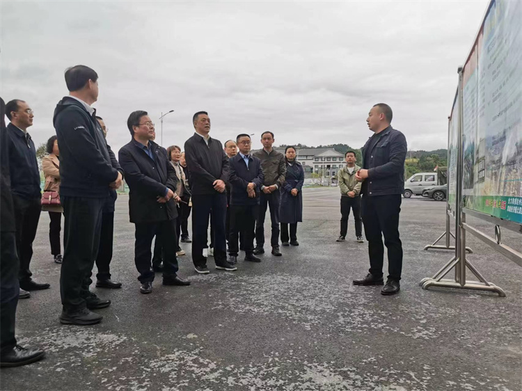 自貢市人大常委會副主任、民建自貢市委主委王孝謙一行考察四川供銷西南冷鏈物流基地